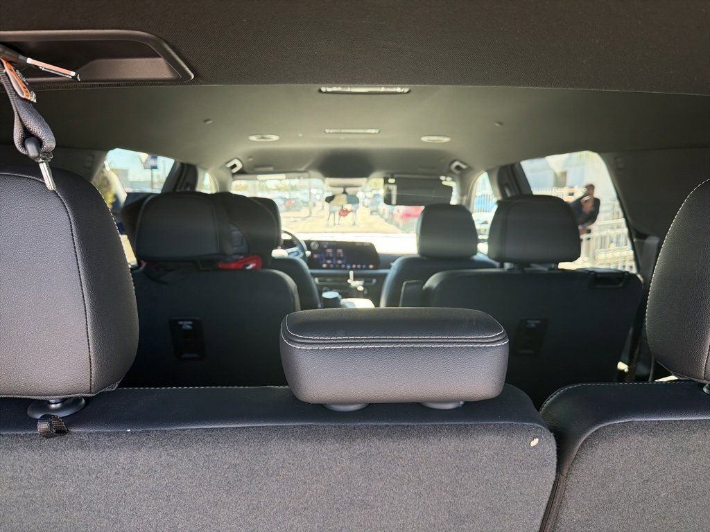 Used 2025 Chevrolet Traverse LT w/ Enhanced Driving Package image 7