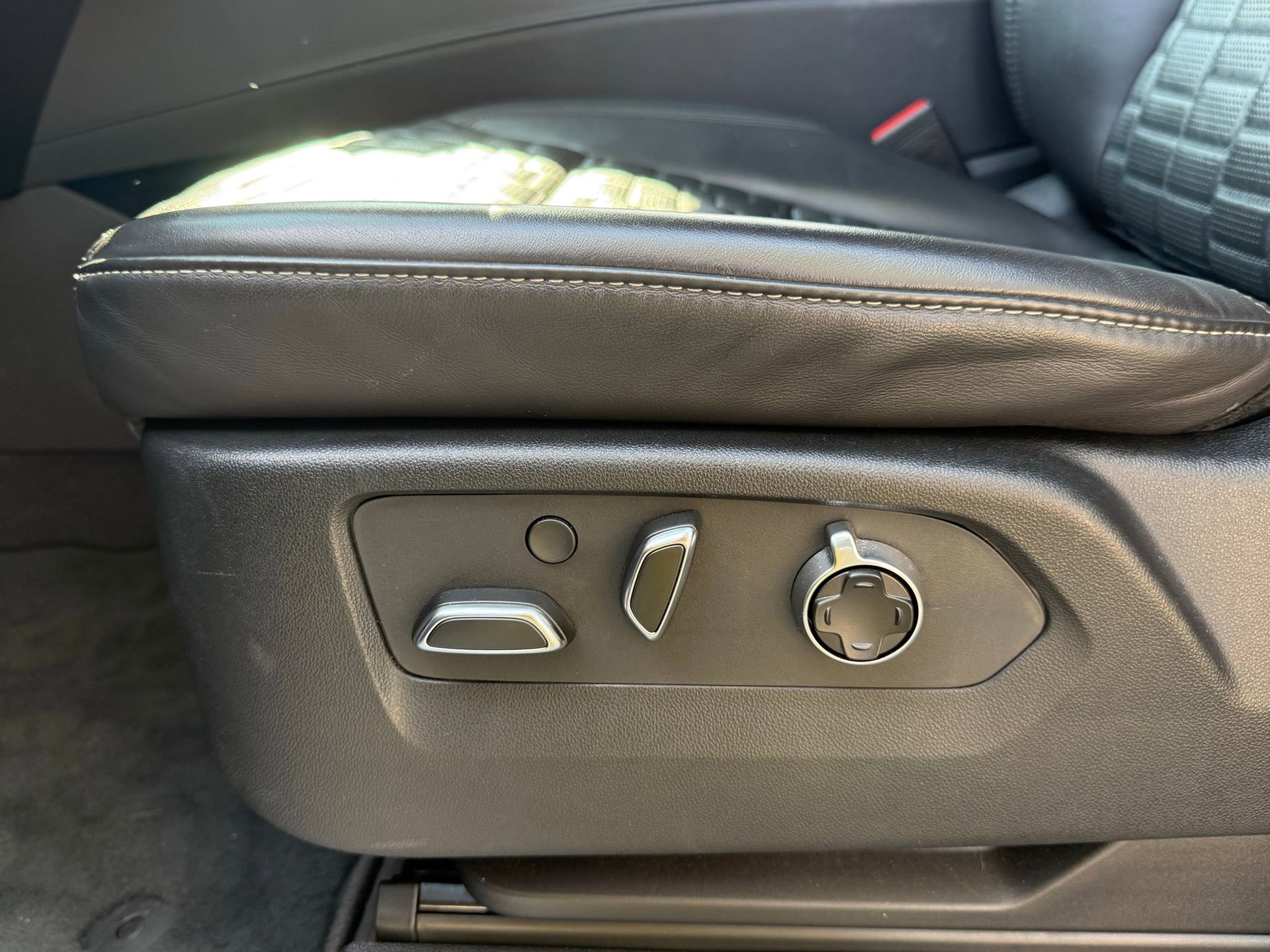 Used 2023 Cadillac Escalade Sport Platinum RWD image 48