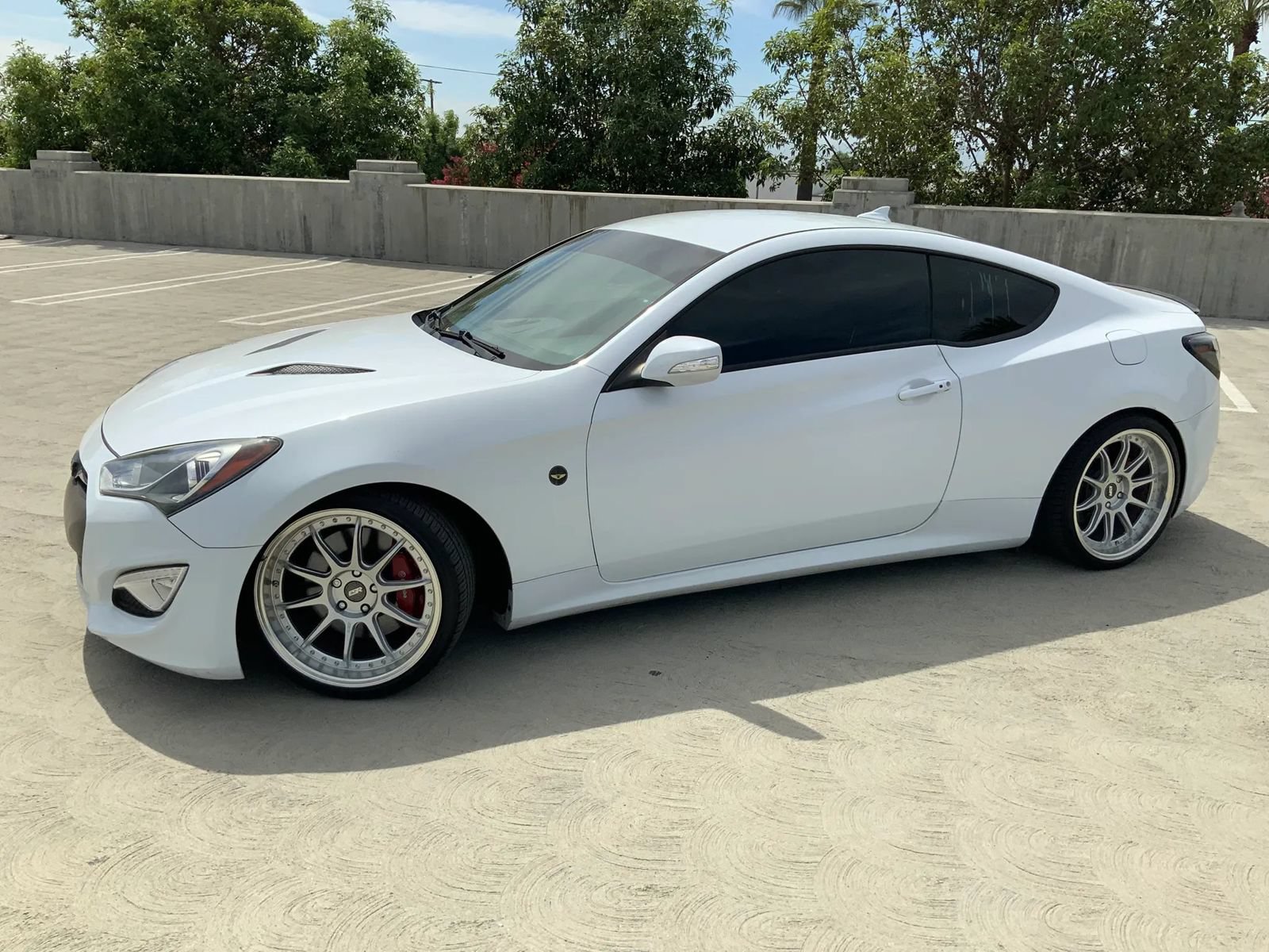 Used 2016 Hyundai Genesis Coupe 3.8 RWD image 1