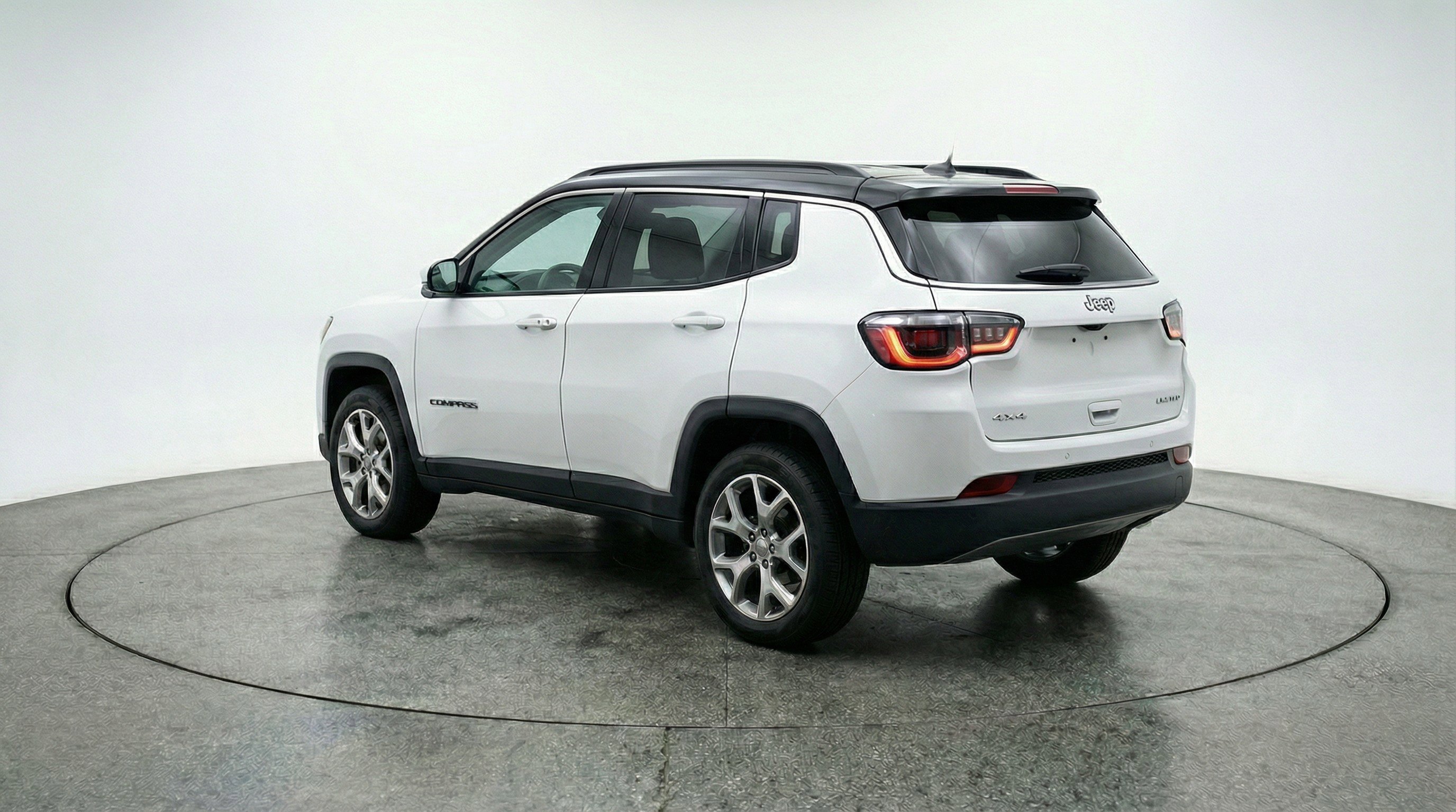 Used 2025 Jeep Compass Limited image 6