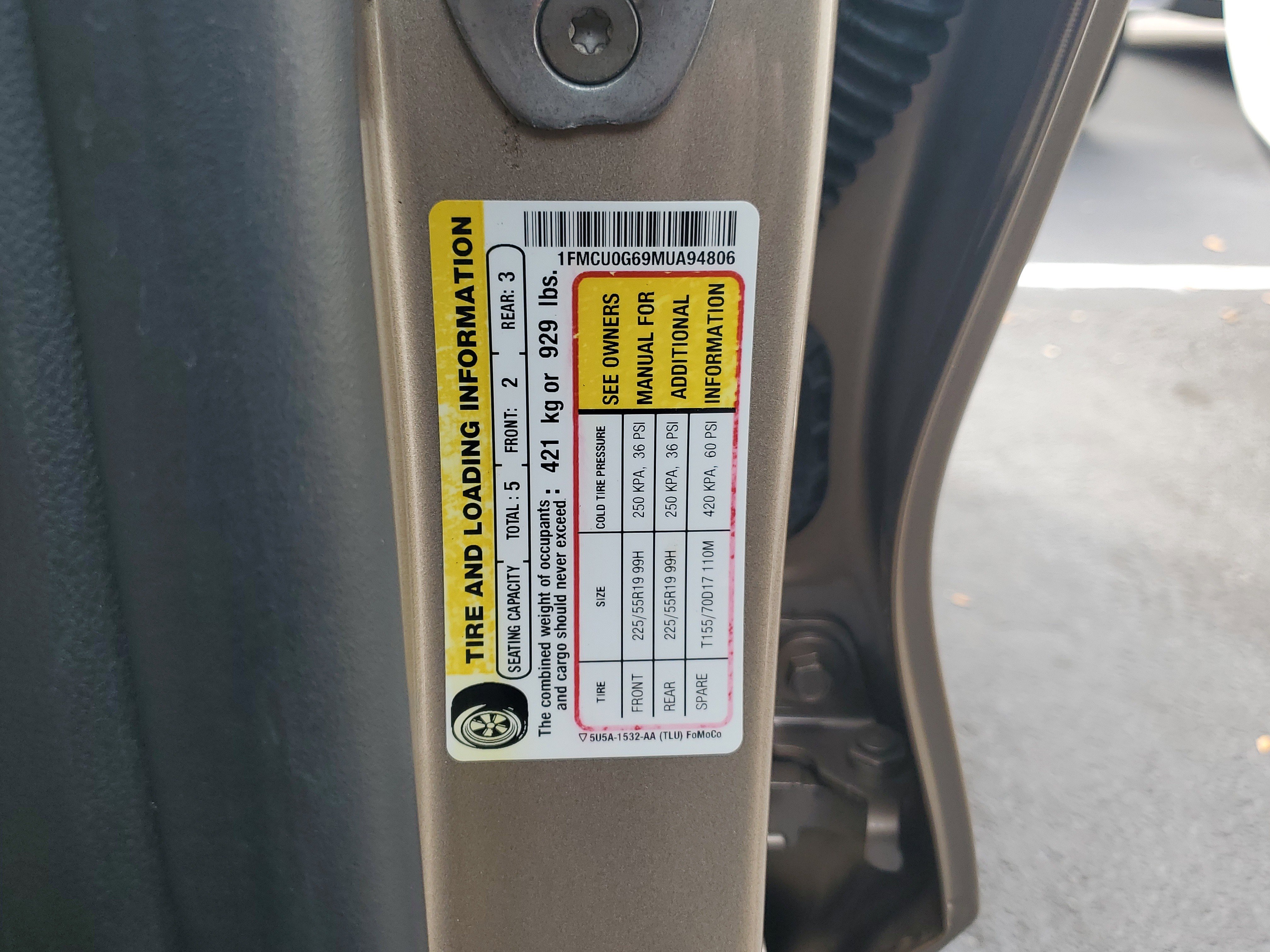 Used 2021 Ford Escape SE w/ SE Sport Appearance Package image 30