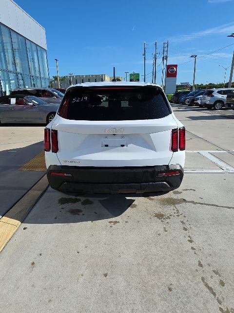 Used 2023 Kia Sorento LX FWD image 5