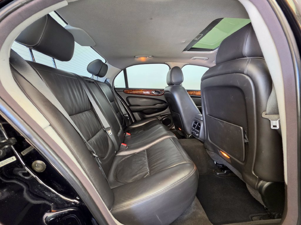 Used 2008 Jaguar XJ8 RWD image 6
