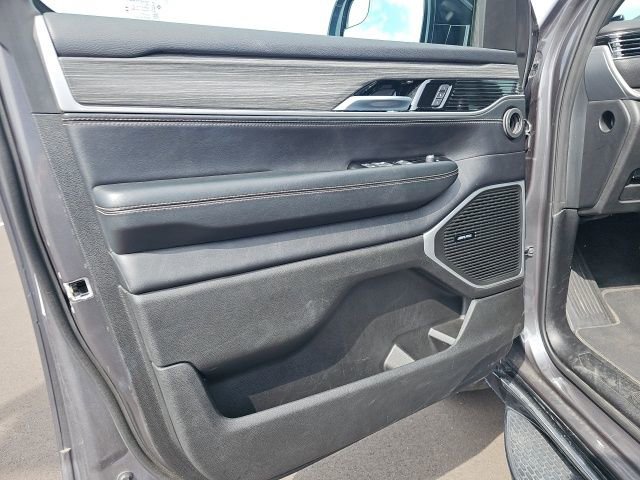 Used 2024 Jeep Wagoneer Series II w/ Flexible Seating Group image 16