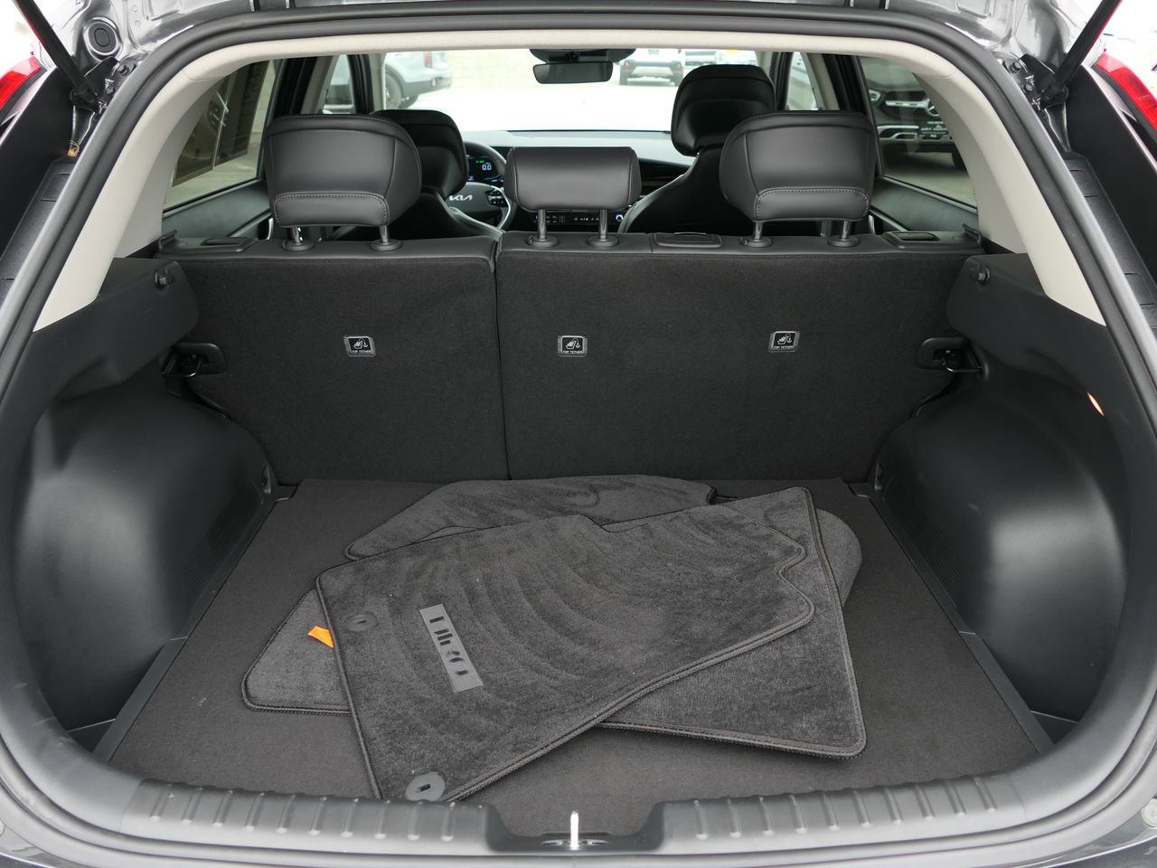 Certified 2025 Kia Niro EX image 23