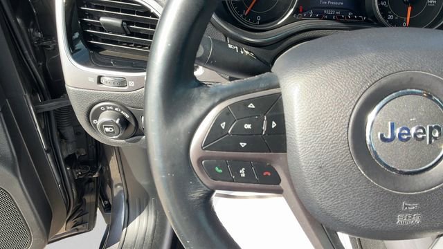 Used 2019 Jeep Cherokee Limited image 16