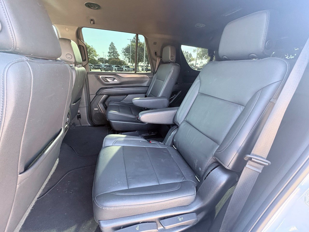 Used 2022 Chevrolet Tahoe Z71 w/ Luxury Package AWD/4WD image 7