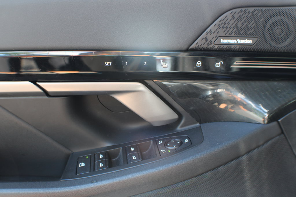 Used 2025 BMW 530i RWD image 12