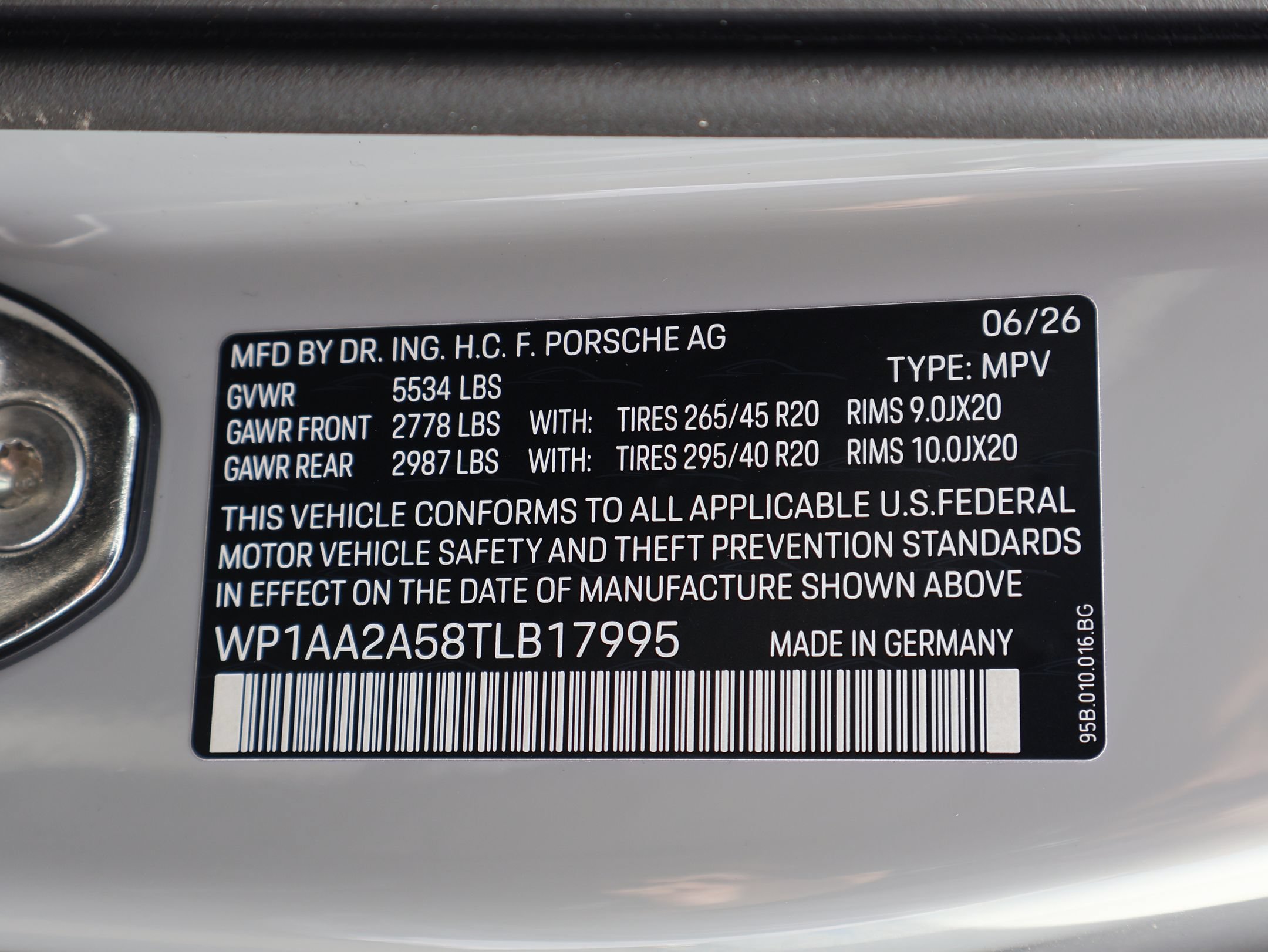 New 2026 Porsche Macan Turbo AWD/4WD image 32