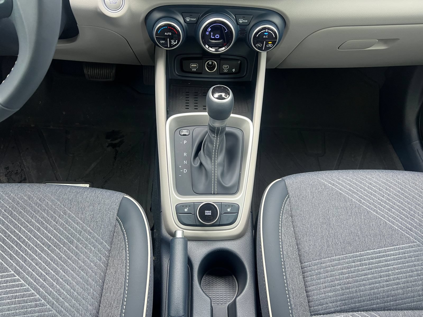 Used 2025 Hyundai Venue Limited FWD image 21