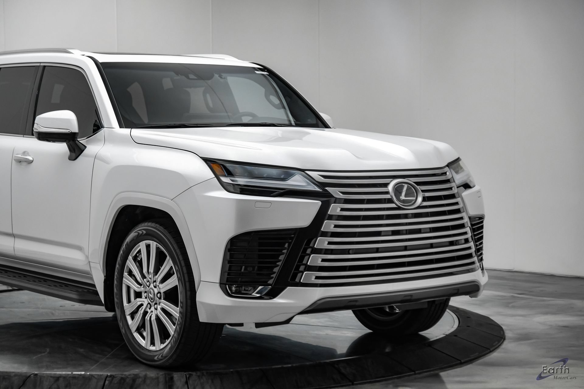 Used 2023 Lexus LX 600 4WD w/ Accessory Package (Z1) image 27