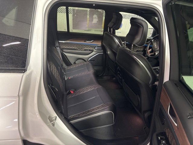 Used 2022 Jeep Grand Cherokee Summit w/ Luxury Tech Group V image 31