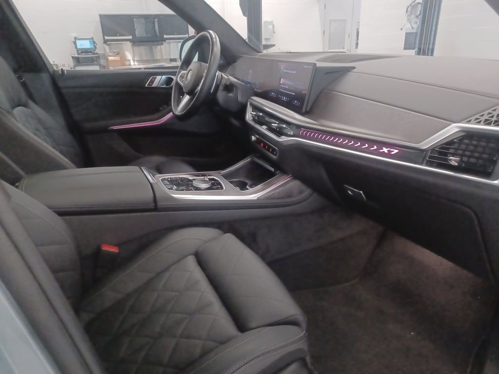 Certified 2025 BMW X7 xDrive40i w/ M Sport Package image 29