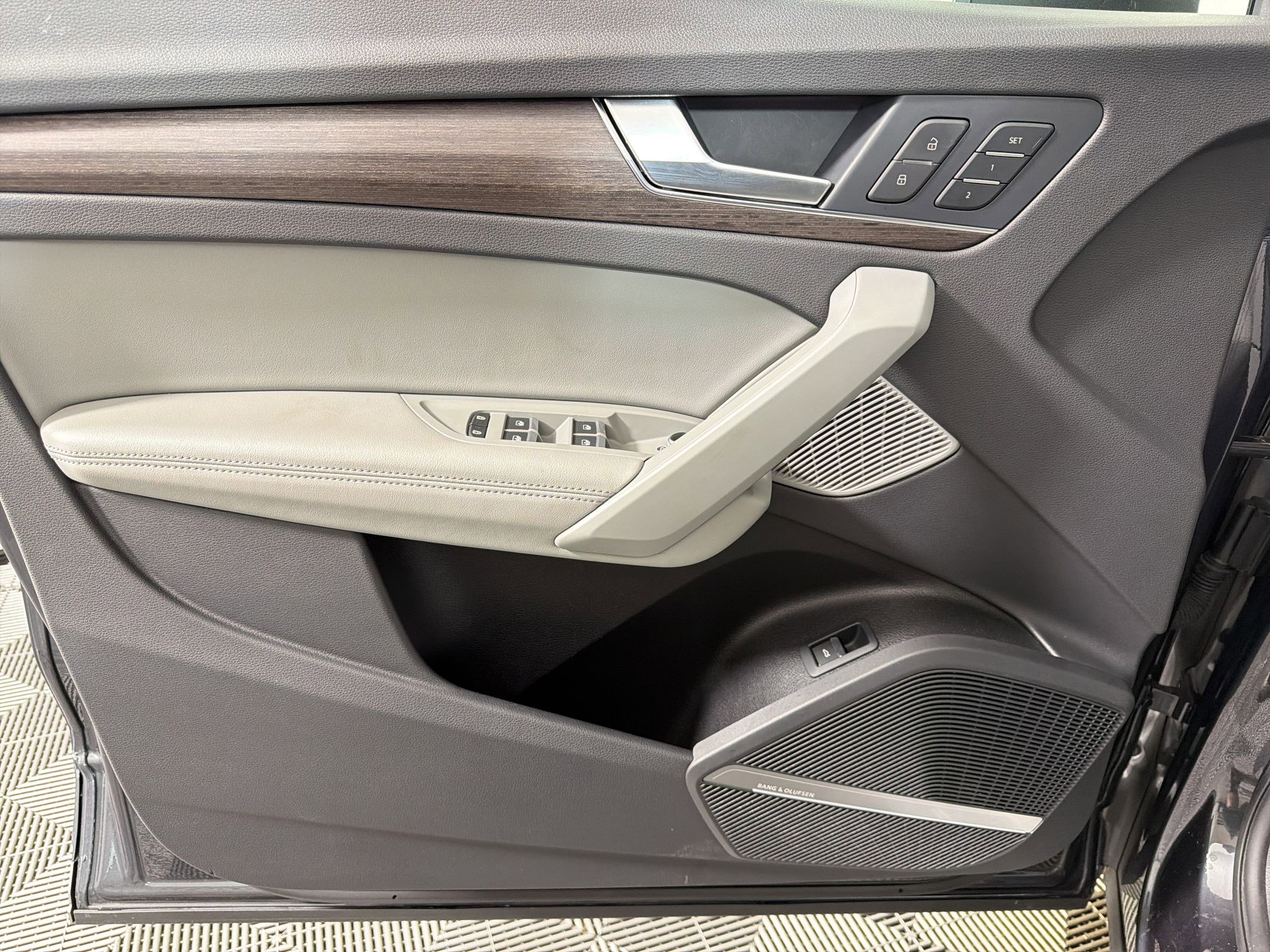 Used 2021 Audi Q5 Premium Plus w/ Premium Plus Package image 12