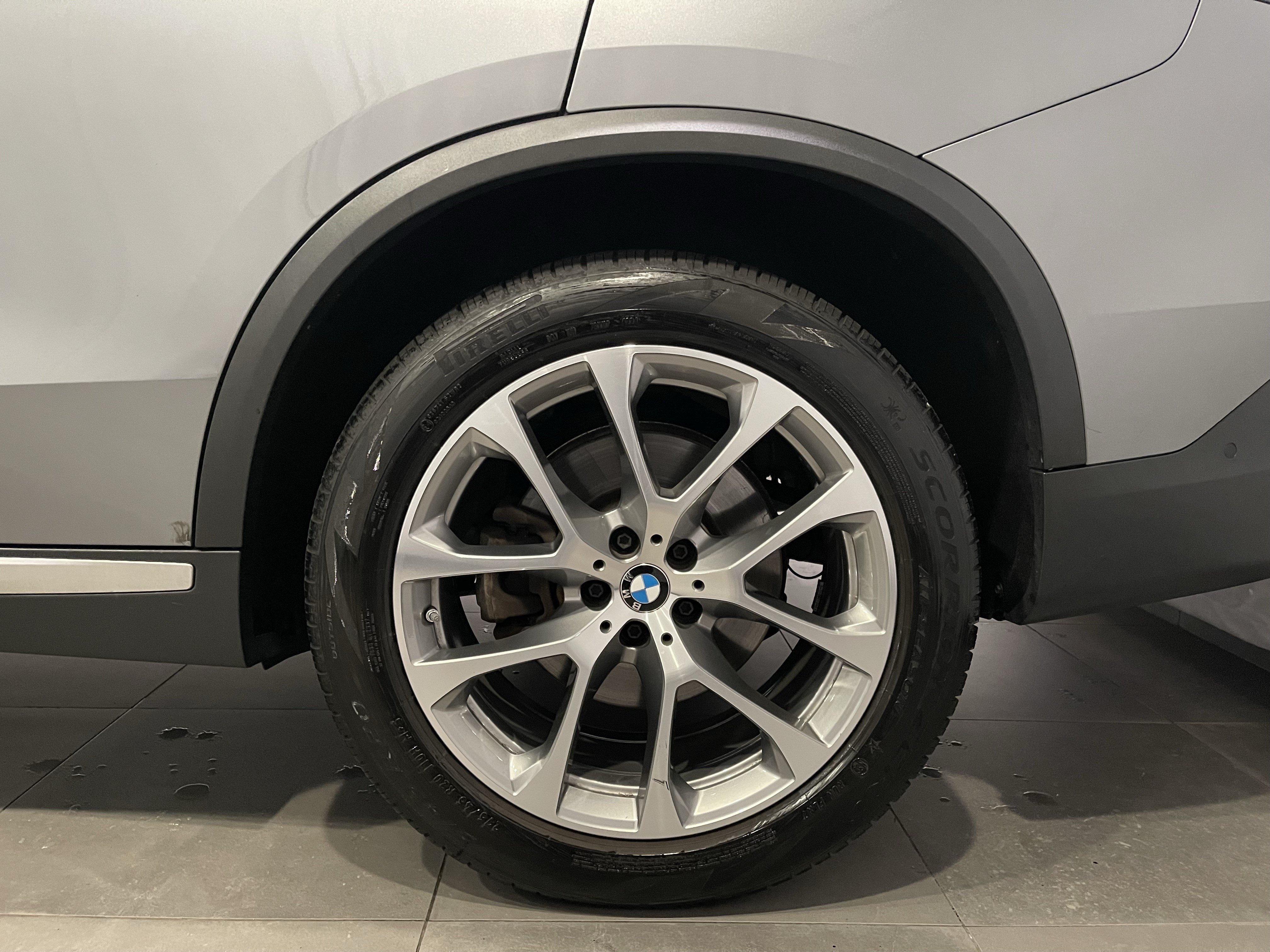 Used 2025 BMW X5 xDrive40i w/ Premium Package AWD/4WD image 8