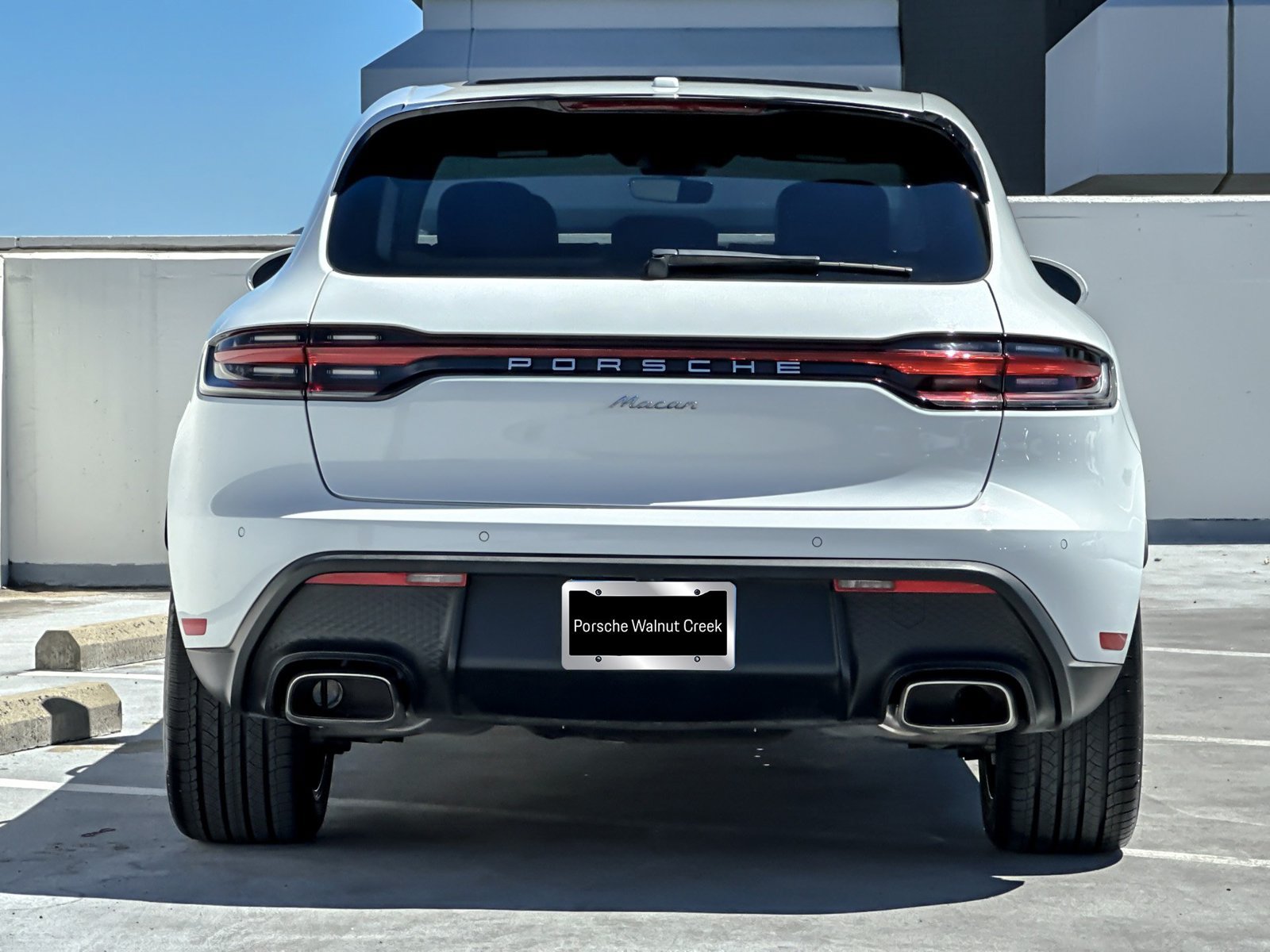 Certified 2024 Porsche Macan AWD/4WD image 8