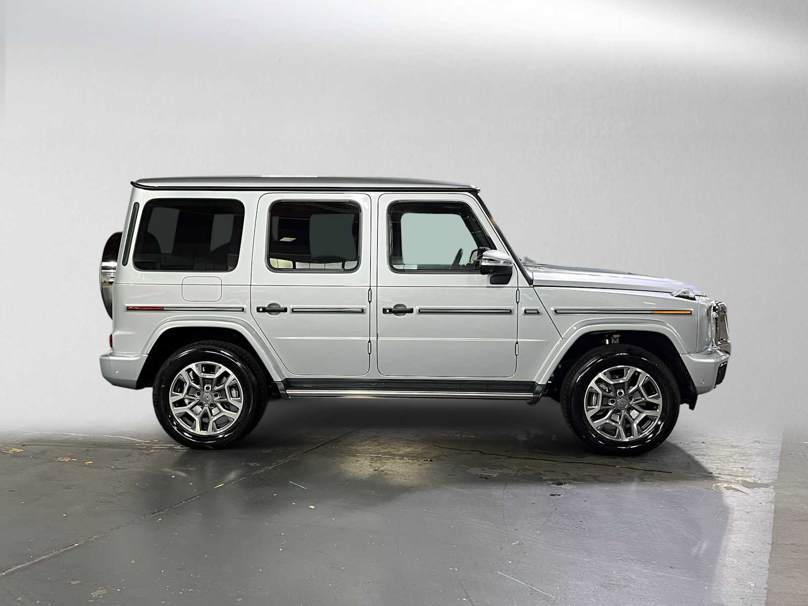 Used 2025 Mercedes-Benz G 550 image 2
