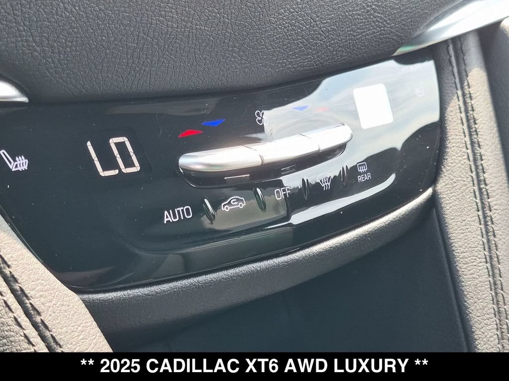 Used 2025 Cadillac XT6 Luxury AWD/4WD image 22
