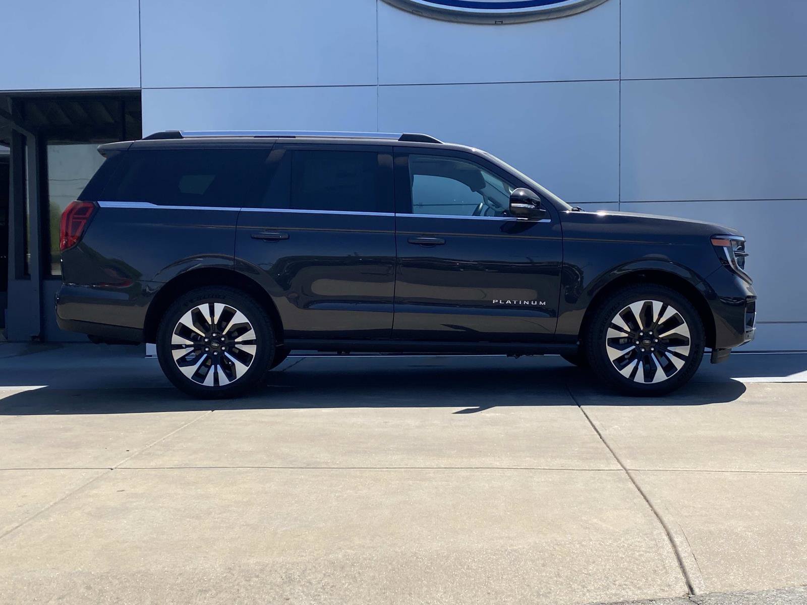 New 2026 Ford Expedition Platinum image 3