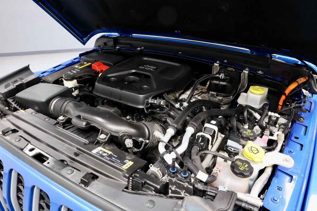 Used 2021 Jeep Wrangler Unlimited Sahara w/ Dual Top Group image 17