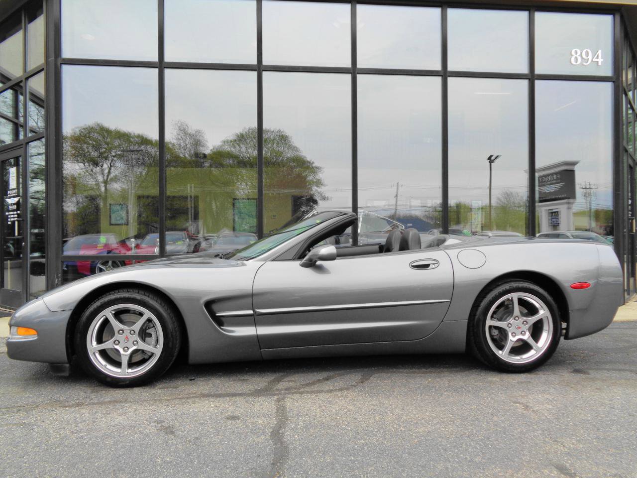 Used 2004 Chevrolet Corvette Convertible w/ Preferred Equipment Group RWD image 8