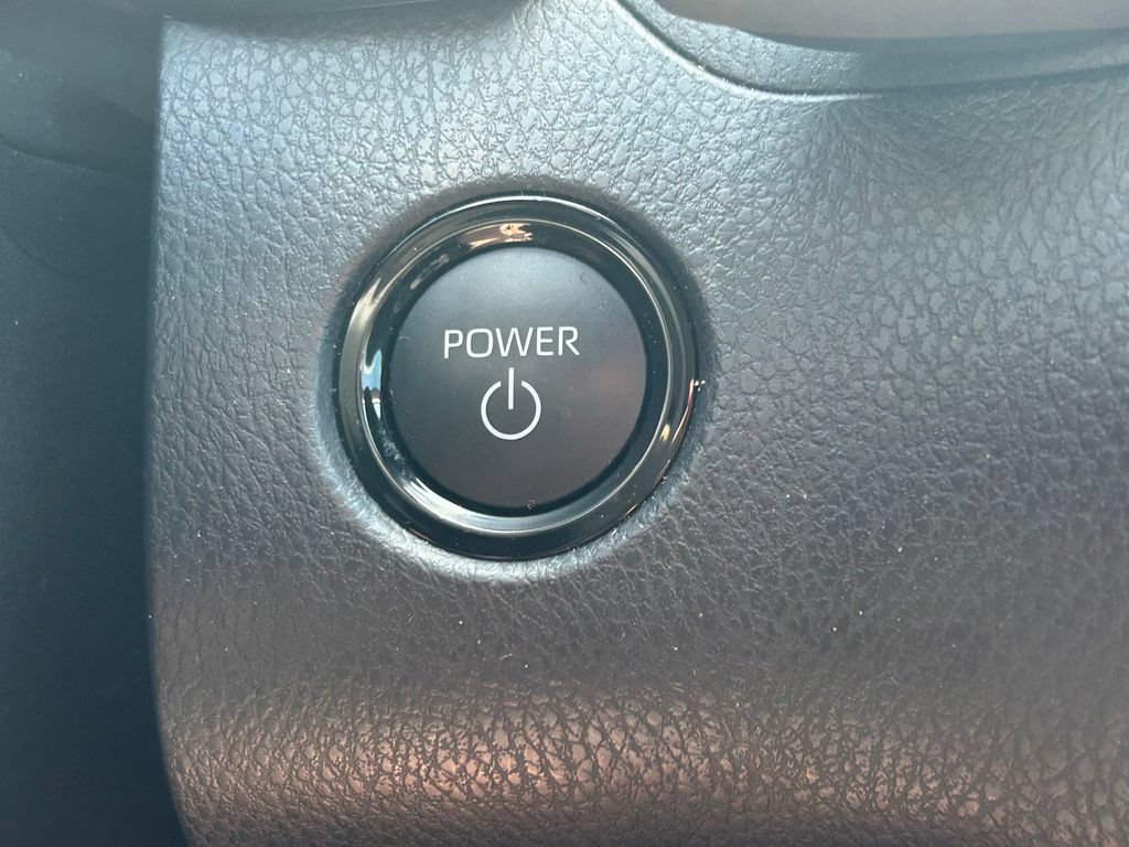 Used 2025 Toyota Camry XLE FWD image 26
