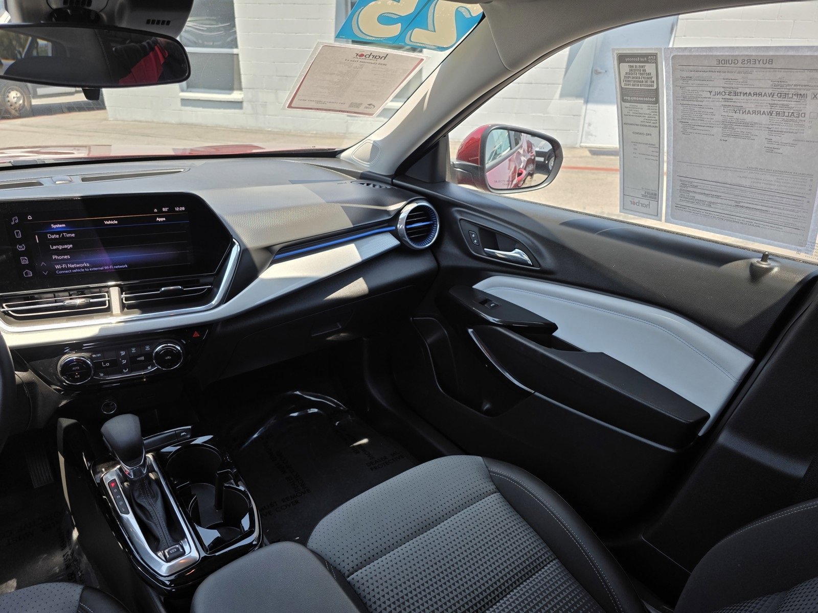 Certified 2025 Chevrolet Trax LT w/ Driver Confidence Package image 20