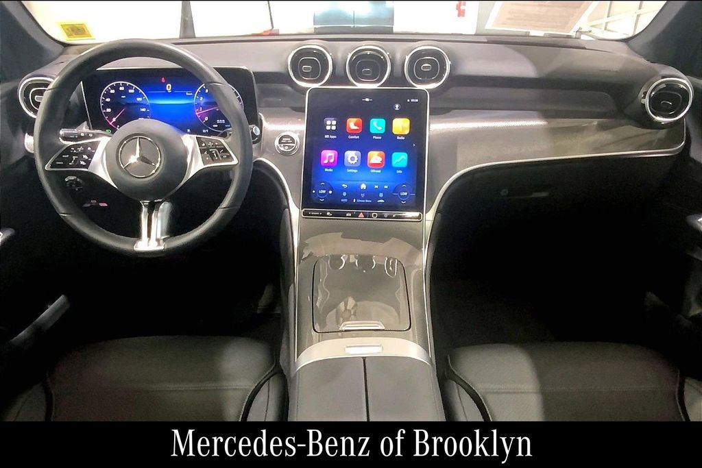 Used 2025 Mercedes-Benz GLC 300 4MATIC image 16