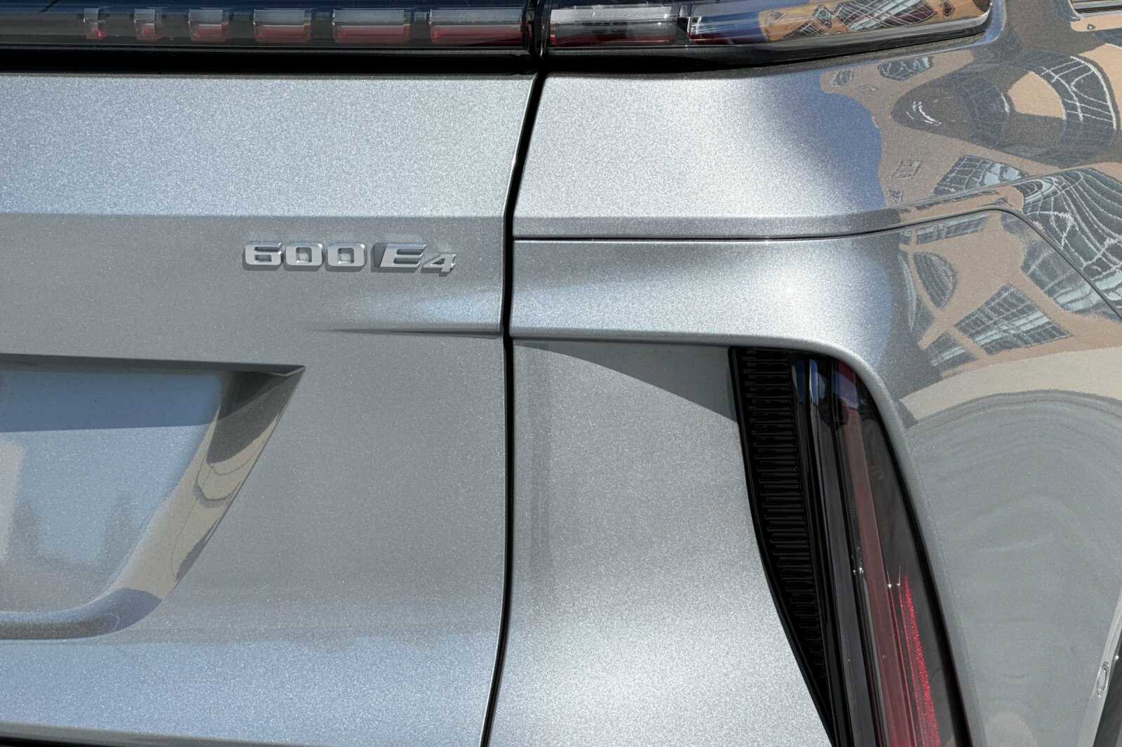 New 2026 Cadillac Lyriq Signature Sport w/ LPO, Floor Liner Package image 26