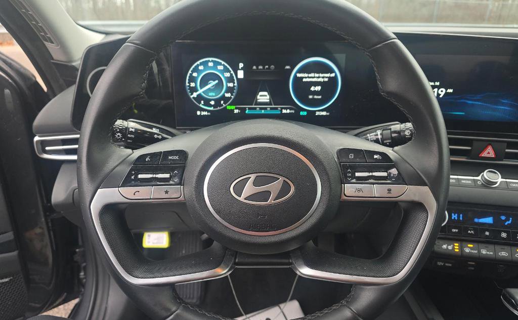 Used 2024 Hyundai Elantra Limited image 10