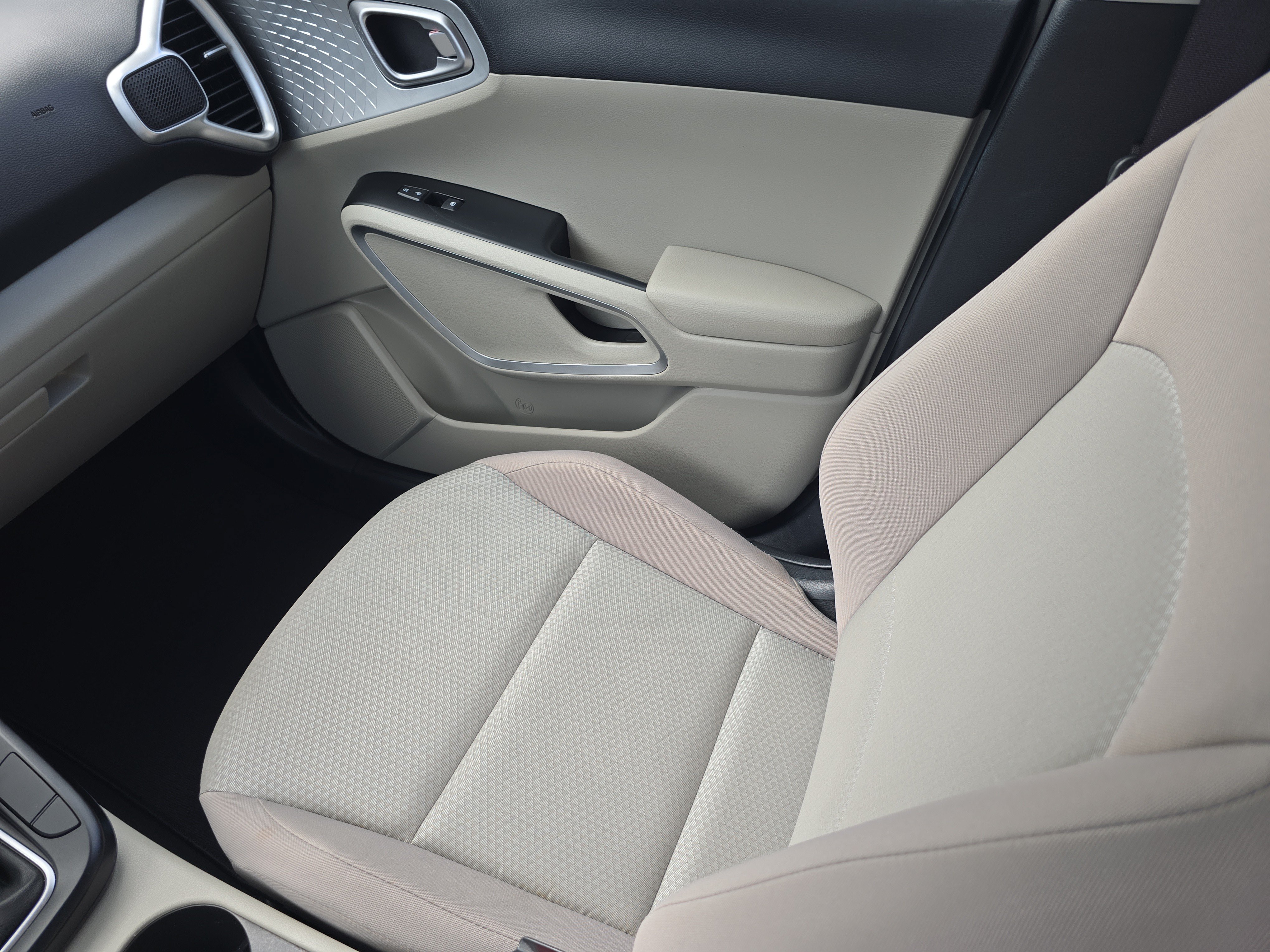 Certified 2025 Kia Soul LX w/ LX Technology Package FWD image 15