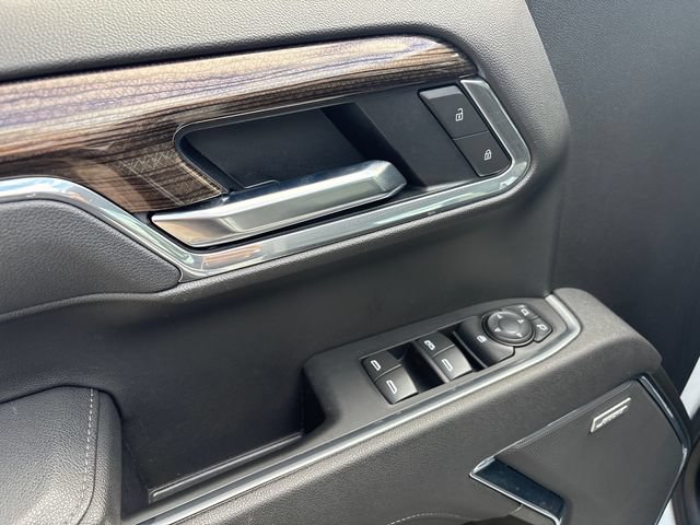 Used 2025 Chevrolet Silverado 1500 LT Trail Boss w/ LT Trail Boss Premium Package AWD/4WD image 18