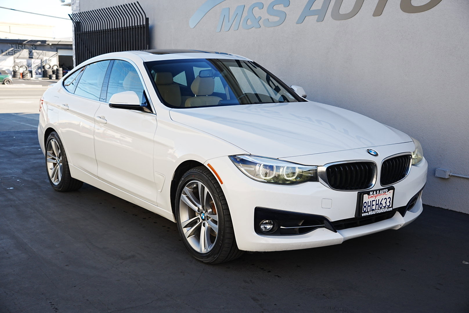 Used 2018 BMW 330i Gran Turismo xDrive image 3
