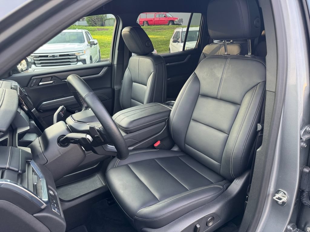 Used 2026 GMC Acadia Elevation w/ Elevation Premium Package FWD image 17