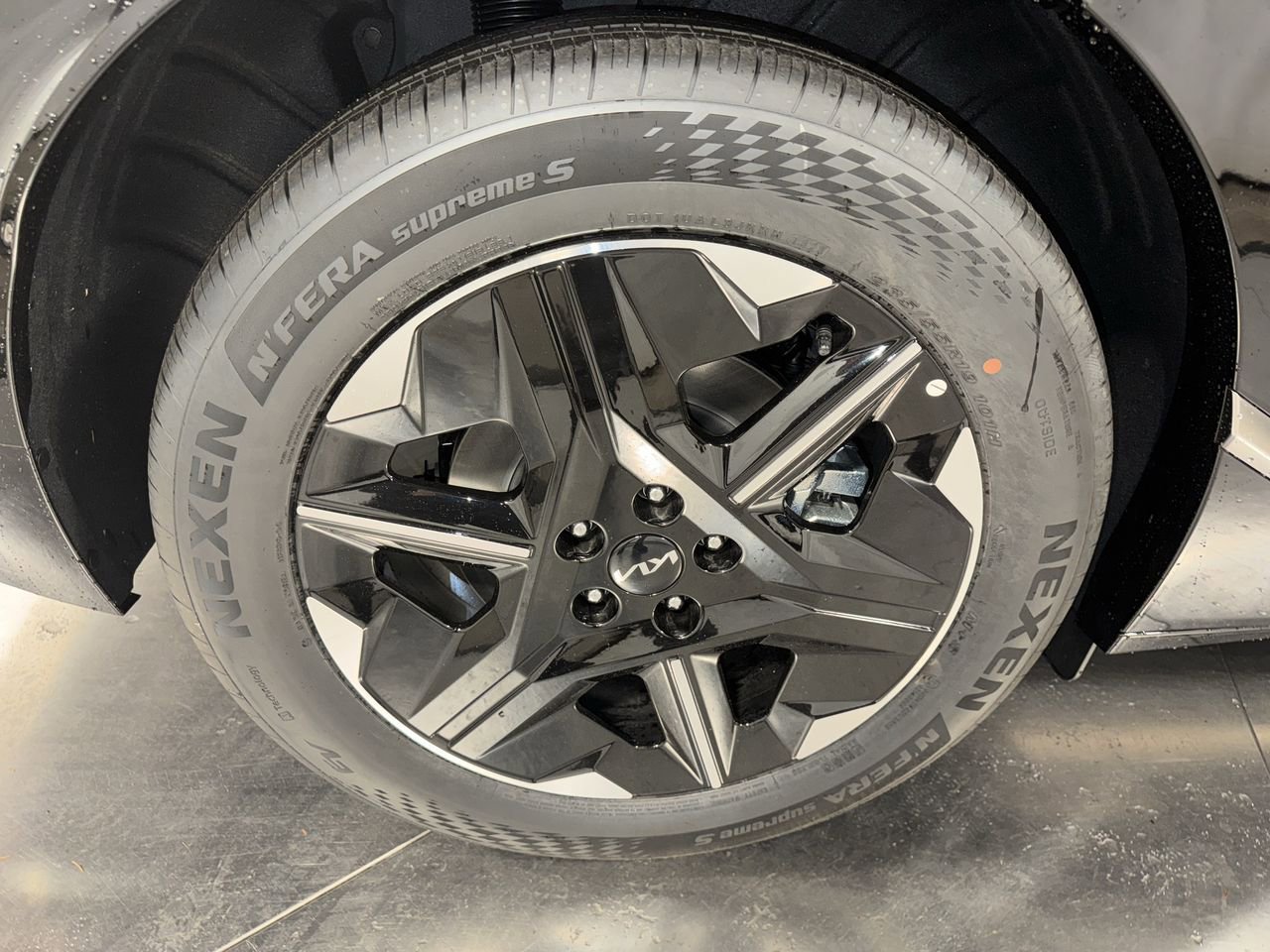 New 2025 Kia EV6 Wind image 13