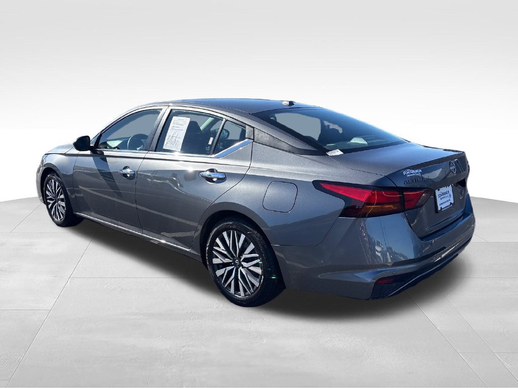 Used 2024 Nissan Altima 2.5 SV FWD image 3
