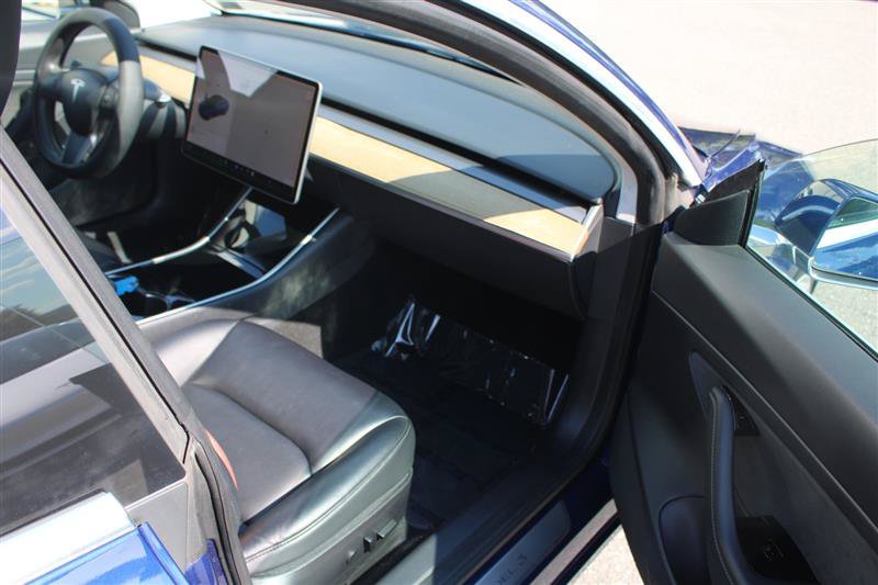 Used 2020 Tesla Model 3 Standard Range Plus RWD image 11