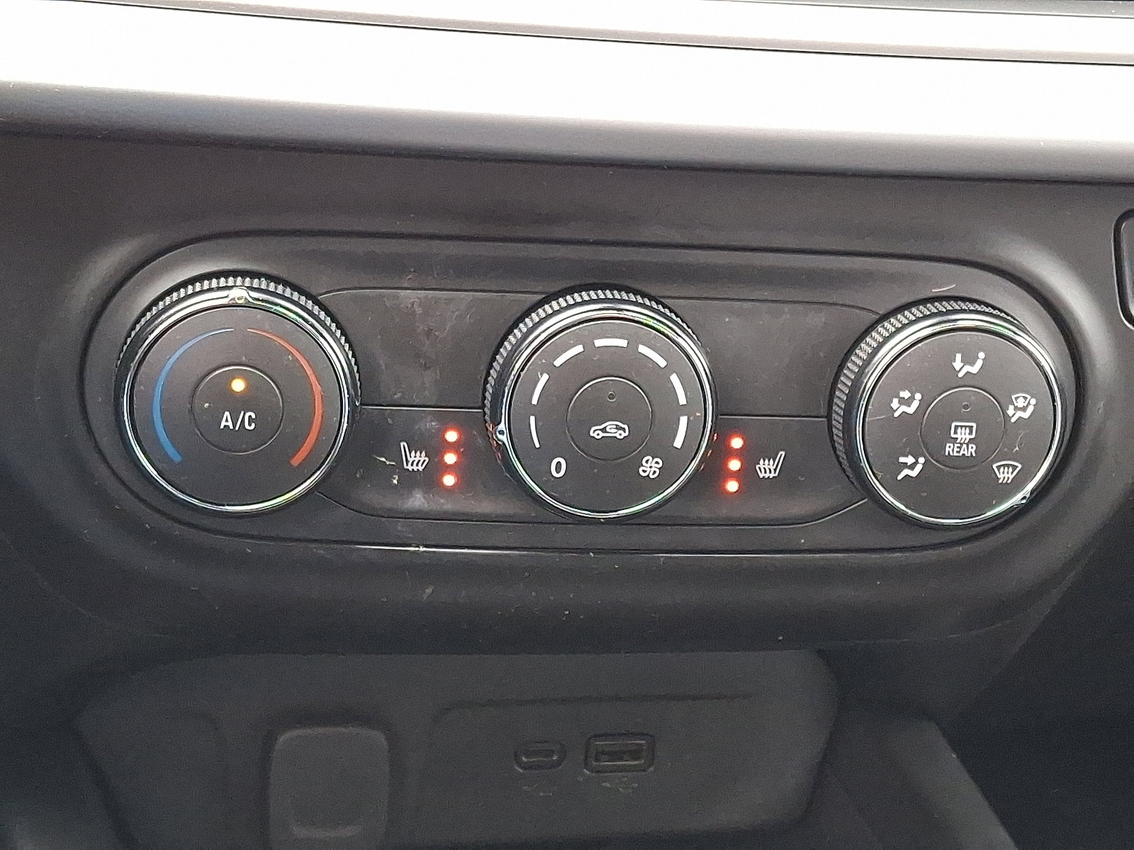 Used 2024 Chevrolet Trax RS w/ Driver Confidence Package image 16