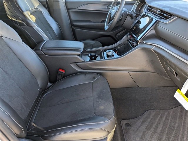 Used 2024 Jeep Grand Cherokee Altitude image 30