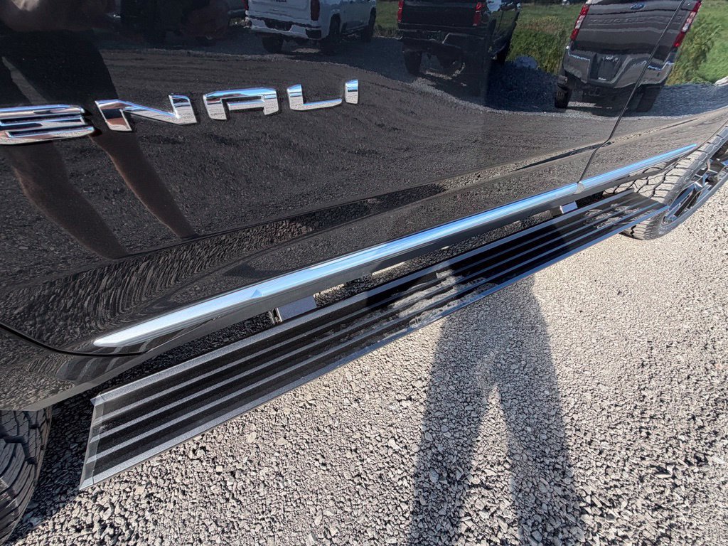 Used 2026 GMC Yukon Denali w/ Sun & Power Step Package AWD/4WD image 17