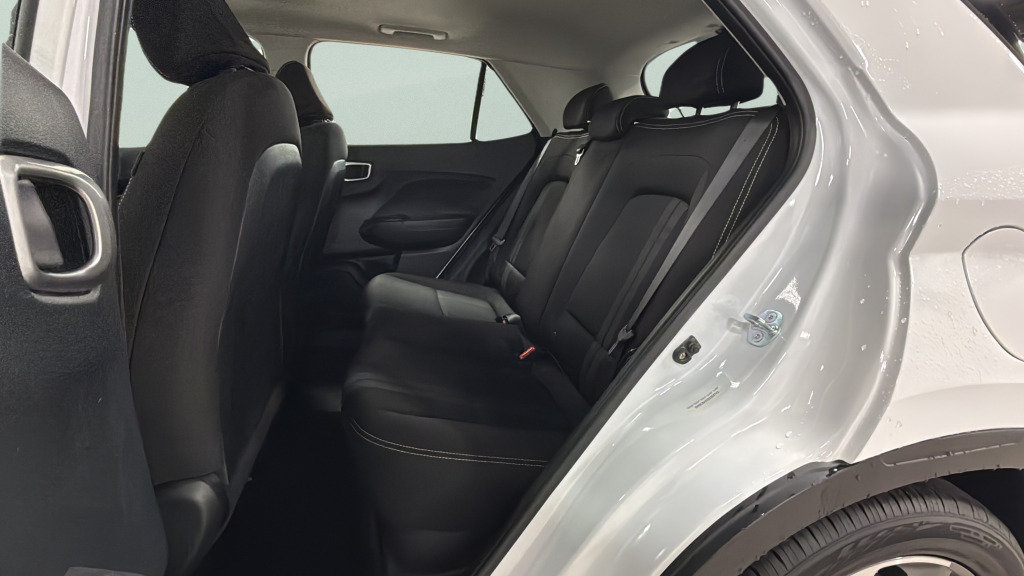 Used 2025 Hyundai Venue SEL FWD image 33
