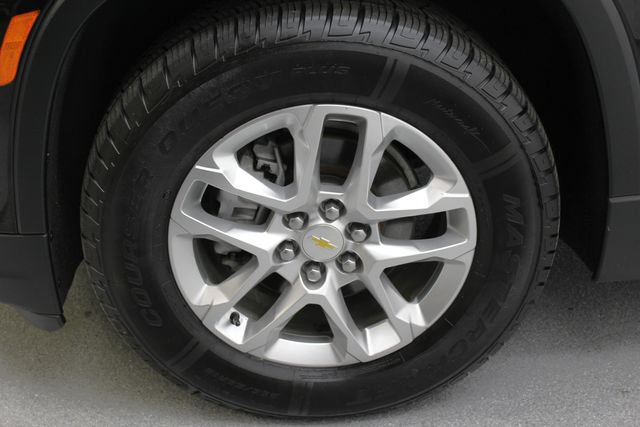 Used 2022 Chevrolet Traverse LS FWD image 7