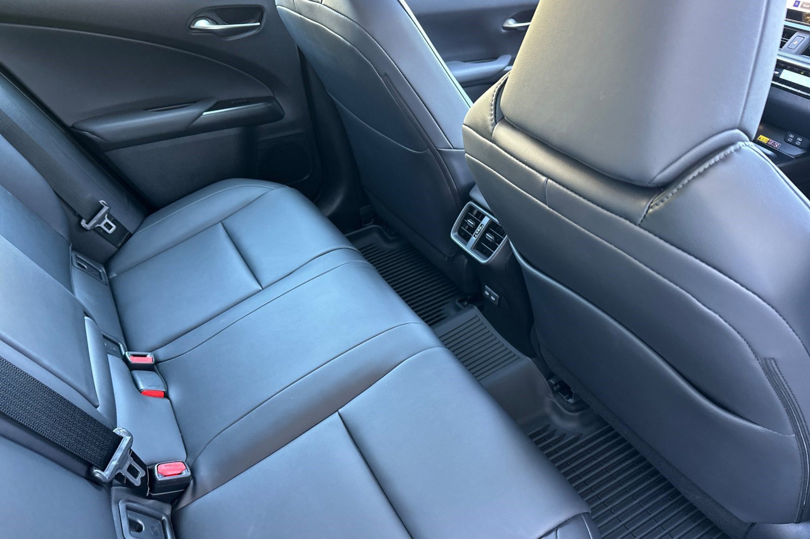 Used 2025 Lexus UX 300h FWD w/ Accessory Package (Z2) image 30