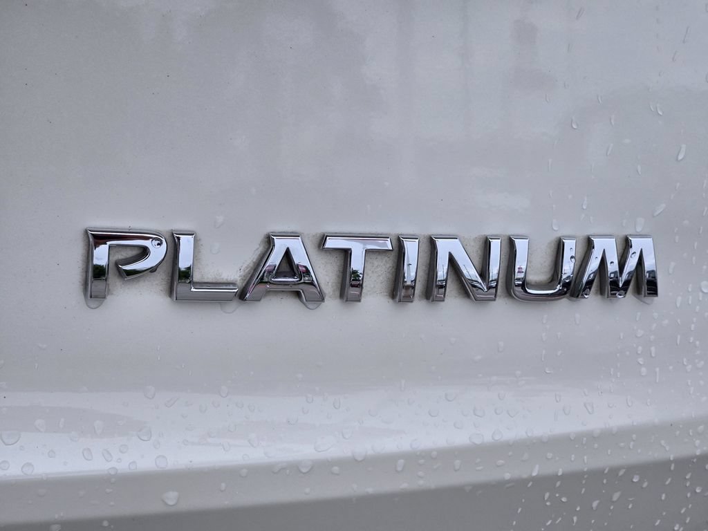 Used 2023 Nissan Rogue Platinum FWD image 11