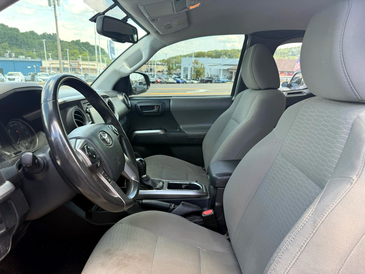 Used 2017 Toyota Tacoma SR5 image 9