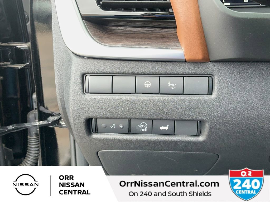 Used 2025 Nissan Rogue Platinum w/ Tech Package image 19