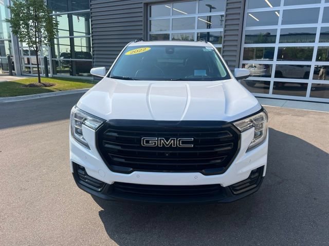 Used 2022 GMC Terrain SLT w/ Tech Package AWD/4WD image 2
