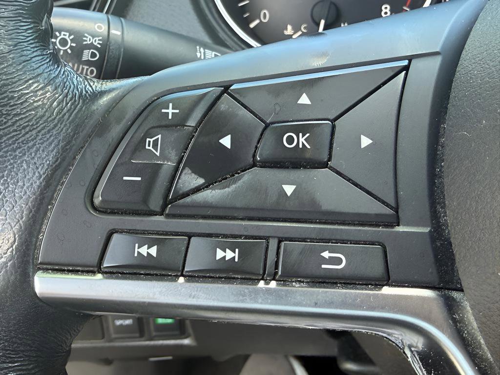 Used 2019 Nissan Rogue SV w/ Premium Package FWD image 16