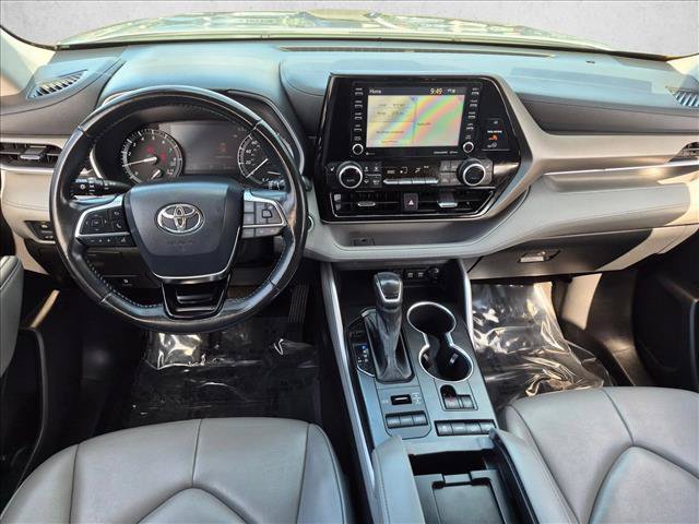 Used 2021 Toyota Highlander XLE AWD/4WD image 16