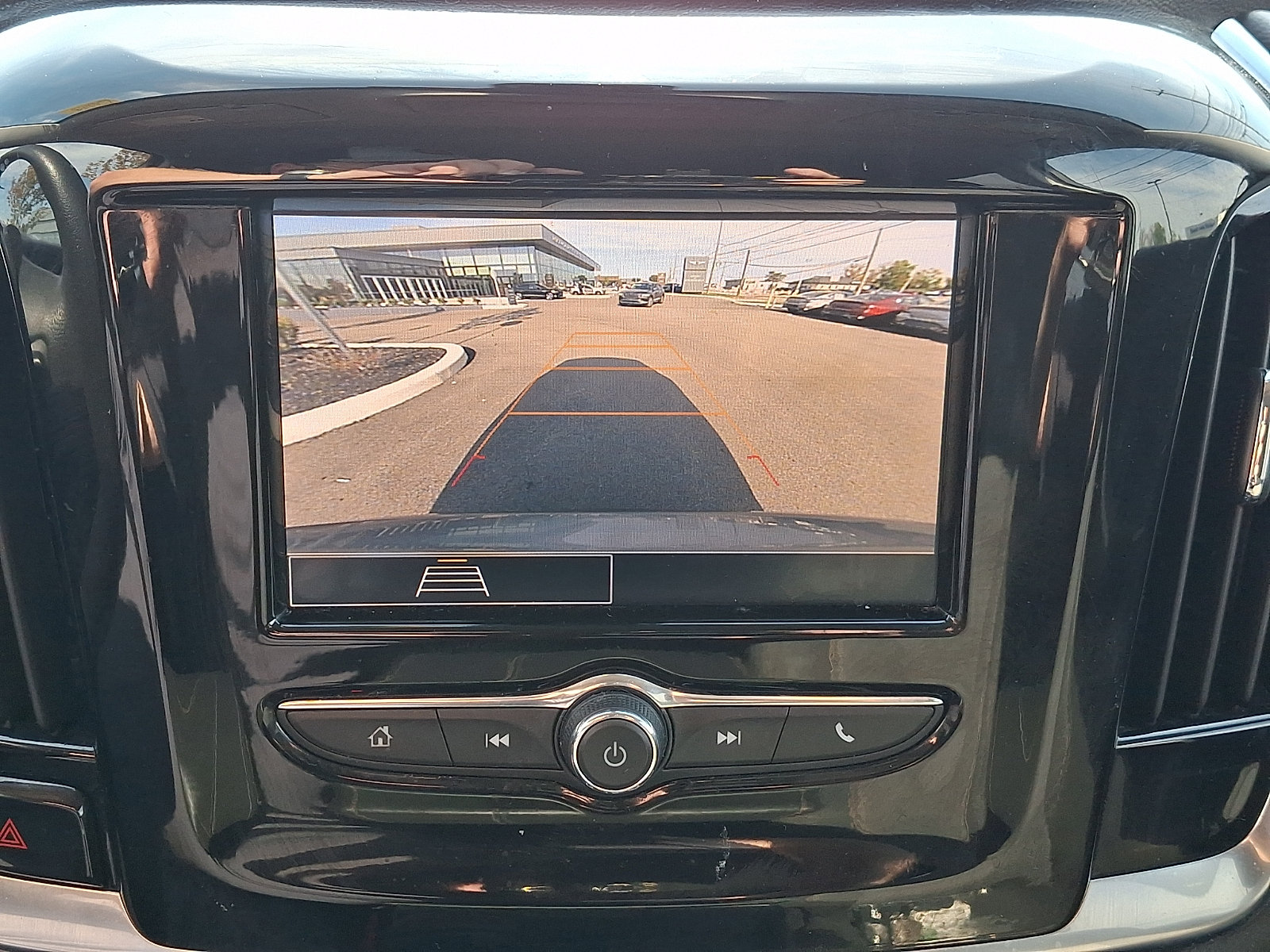 Used 2021 Chevrolet Traverse LS FWD image 17